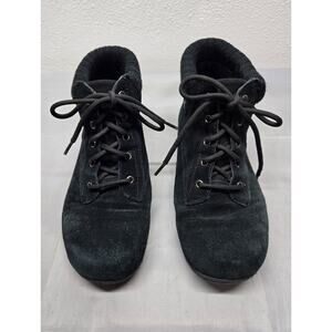 Cobbie Cuddlers Black Suede Hiking Boots l Size: 9W